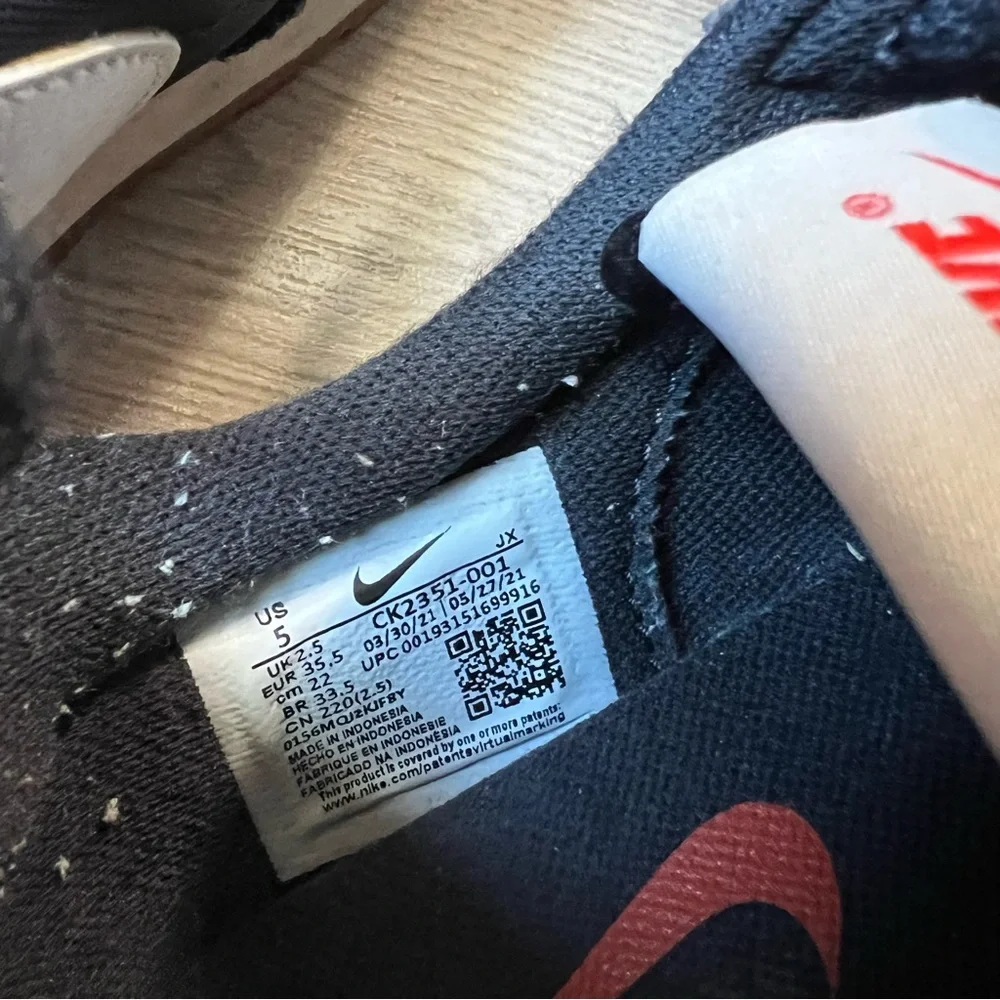 Nike DayBreak Black and White Sneaker